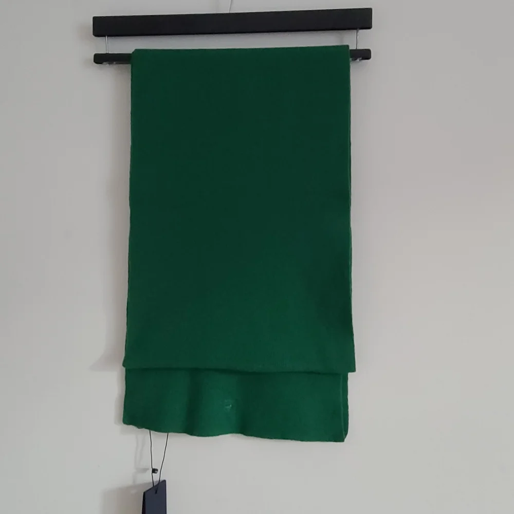 Gant Vibrant Green Merino Wool Scarf NWT